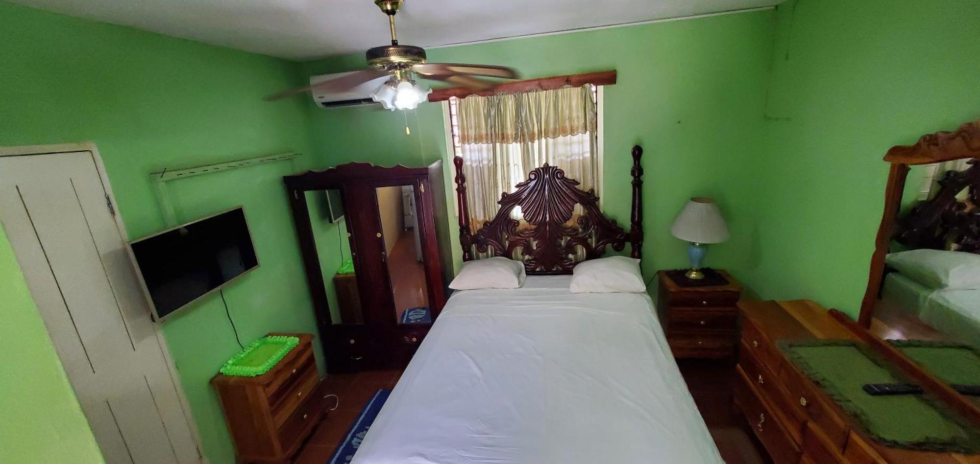 Little Shaw Park Guest House Ocho Rios Bagian luar foto