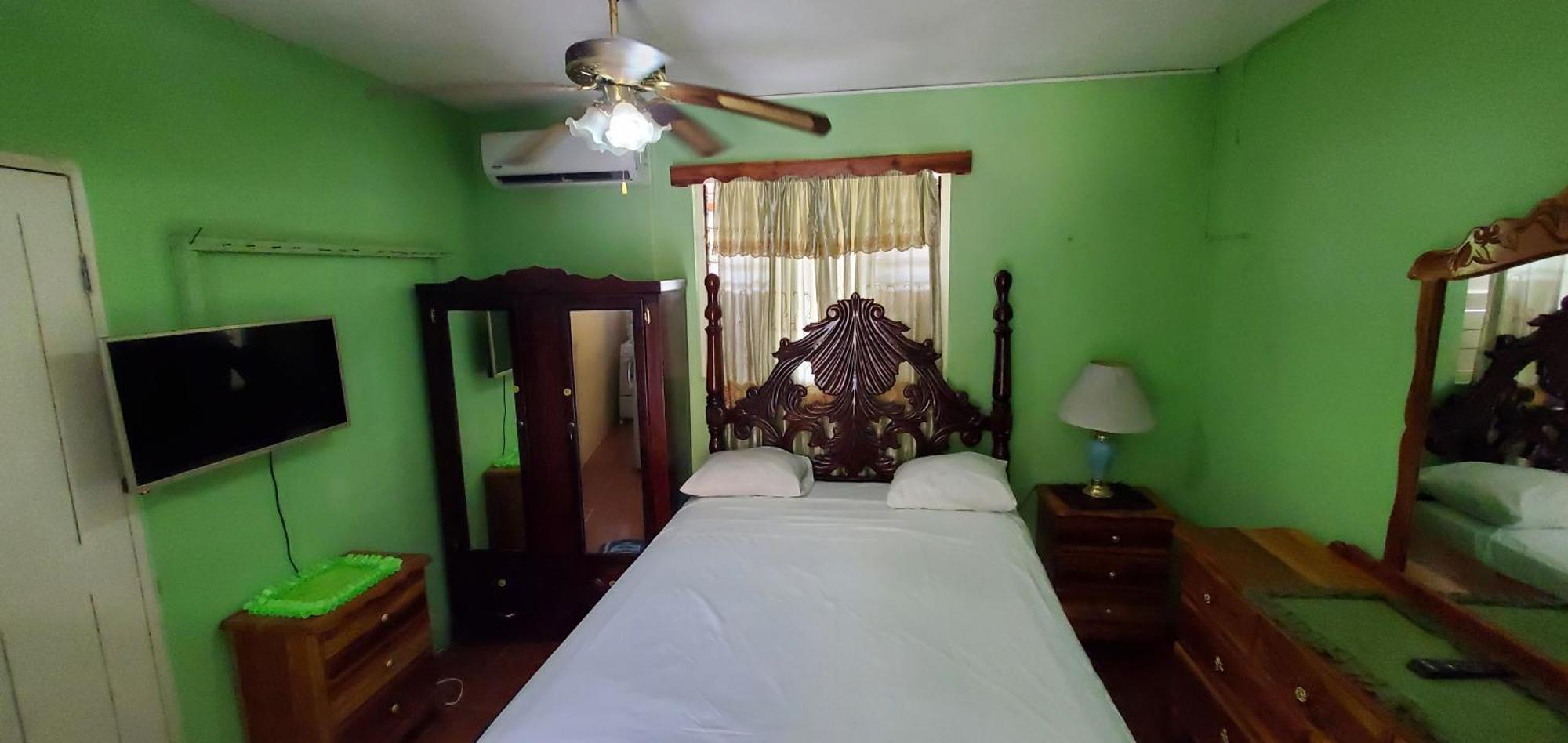 Little Shaw Park Guest House Ocho Rios Bagian luar foto