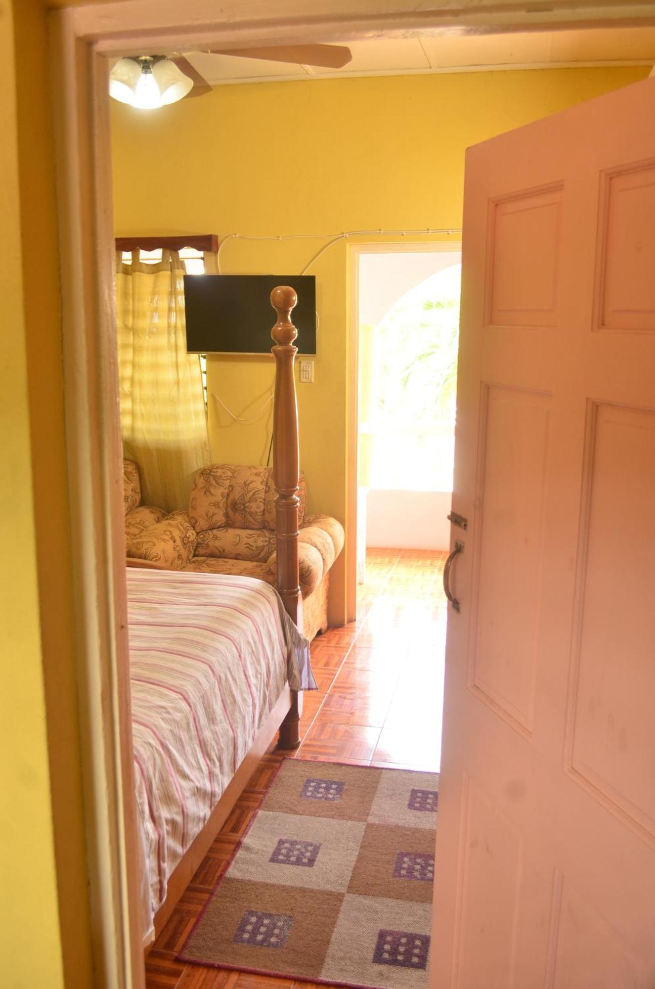 Little Shaw Park Guest House Ocho Rios Bagian luar foto