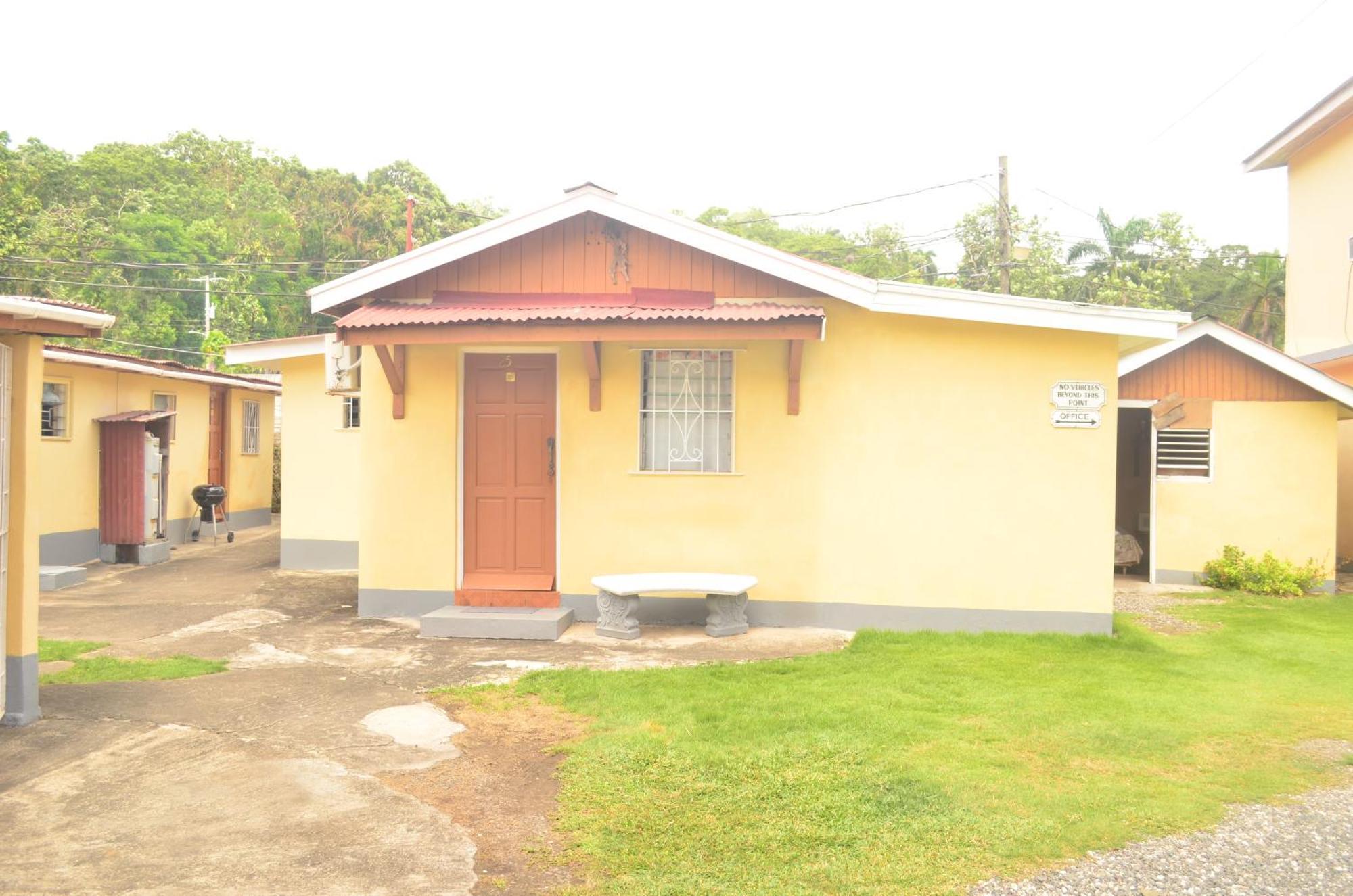 Little Shaw Park Guest House Ocho Rios Bagian luar foto