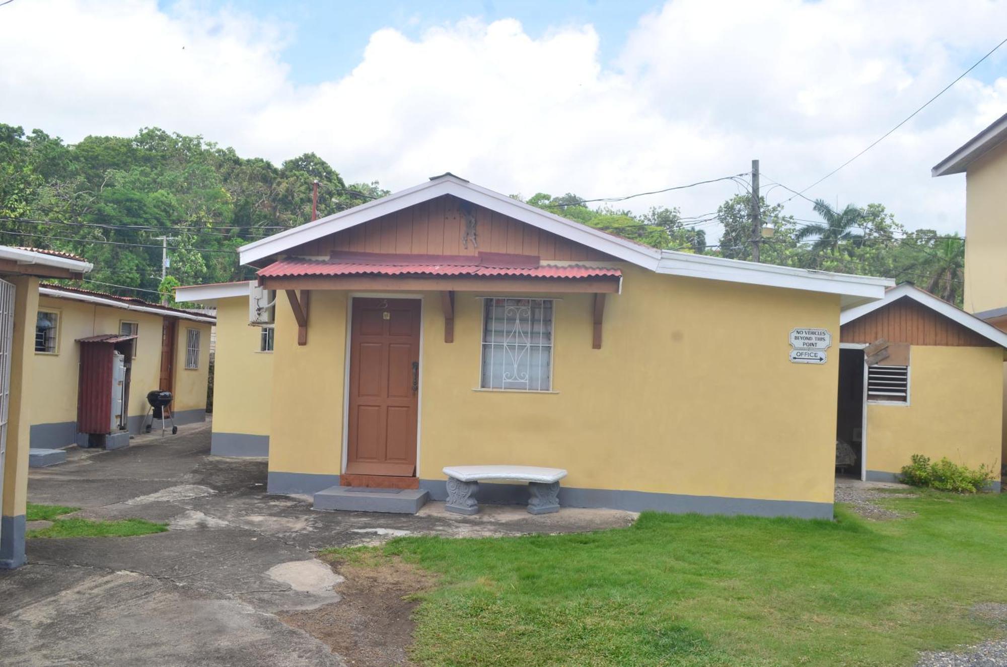 Little Shaw Park Guest House Ocho Rios Bagian luar foto