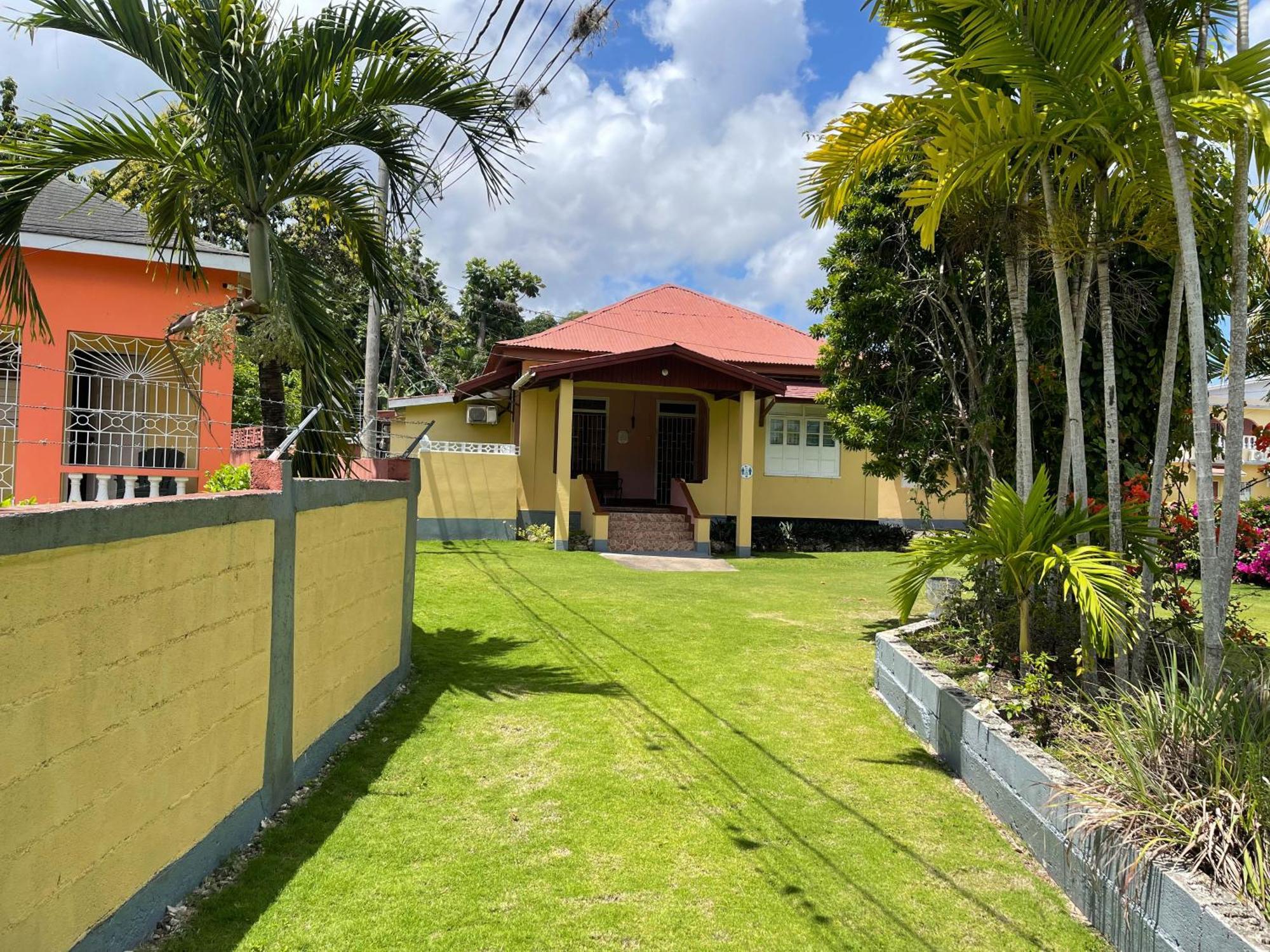Little Shaw Park Guest House Ocho Rios Bagian luar foto