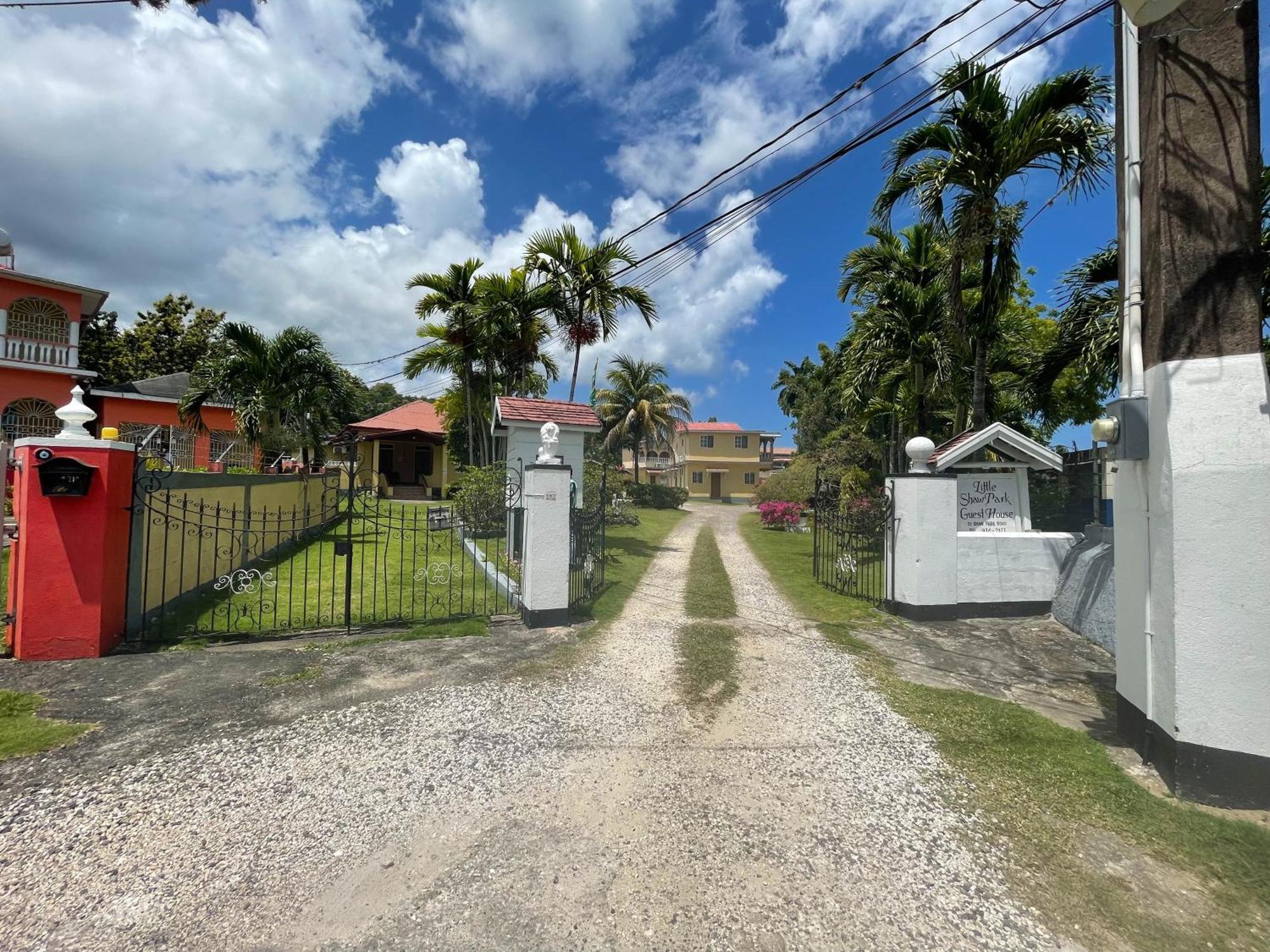 Little Shaw Park Guest House Ocho Rios Bagian luar foto