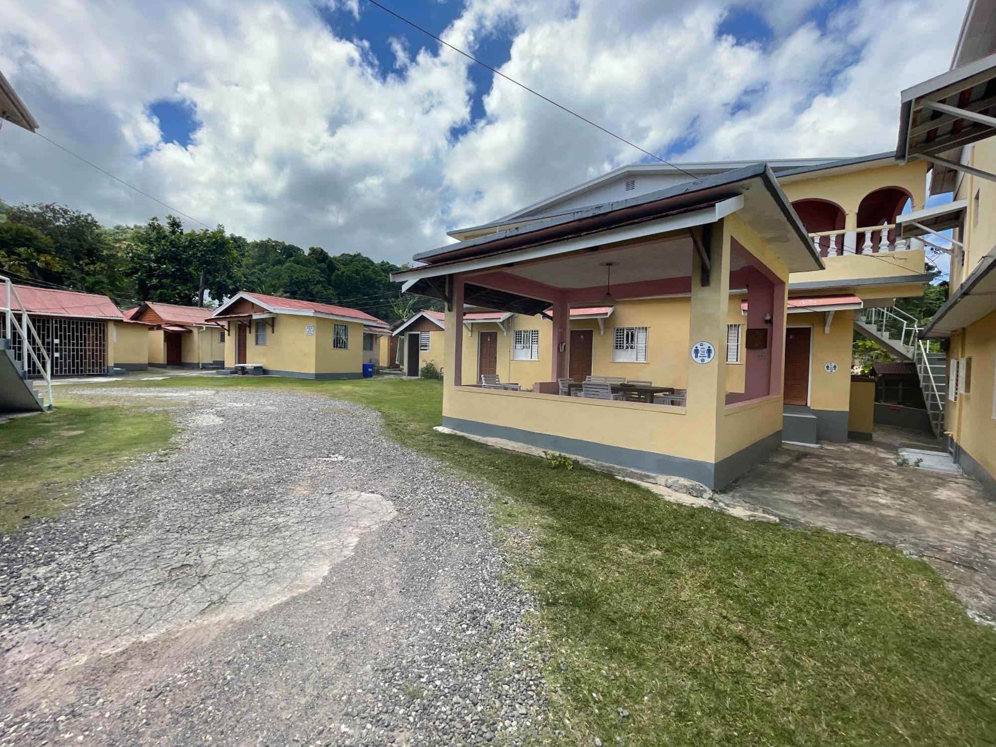 Little Shaw Park Guest House Ocho Rios Bagian luar foto